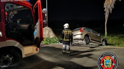 Los bomberos en la actuaci&oacute;n en La Remonta