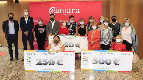 Entrega de premios de los vales de compra