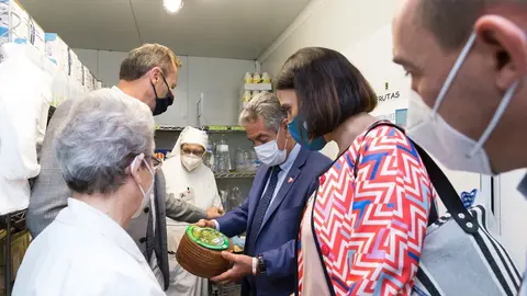 El presidente de Cantabria, Miguel &Aacute;ngel Revilla, el consejero Guillermo Blanco y la alcaldesa de Santander, Gema Igual, visitan la Cocina Econ&oacute;mica