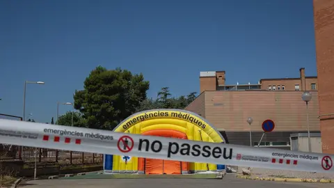 Hospital de campa&ntilde;a para atender a enfermos de coronavirus junto al Hospital Universitario Arnau de Vilanova de Lleida, capital de la comarca del Segri&agrave;.