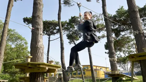La alcaldesa de Santander, Gema Igual, en el Forestal Park.TirolinasGo