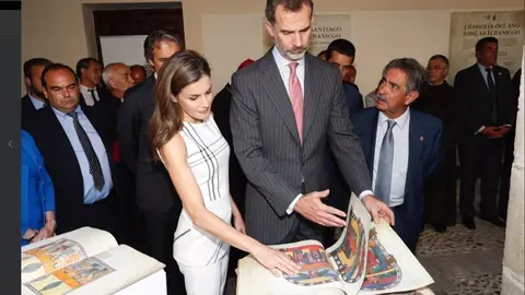    Los Reyes de Espa&ntilde;a, Felipe VI y Letizia, durante una anterior visita a Cantabria, concretamente al monasterio de Santo Toribio