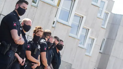 Polic&iacute;as alemanes en una visita del presidente de Baja Sajonia, Stephan Weil, en Wolfsburgo