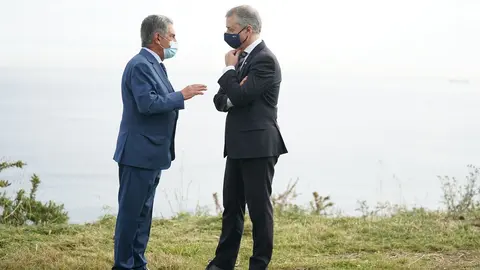 Miguel &Aacute;ngel Revilla e I&ntilde;igo Urkullu el primer d&iacute;a de recuperaci&oacute;n de la movilidad entre el Pa&iacute;s Vasco y Cantabria tras el confinamiento