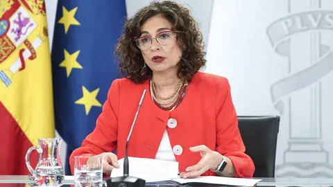 La ministra portavoz y de Hacienda, Mar&iacute;a Jes&uacute;s Montero, durante su intervenci&oacute;n en la rueda de prensa posterior al Consejo de Ministros en Moncloa, en Madrid (Espa&ntilde;a), a 7 de julio de 2020.