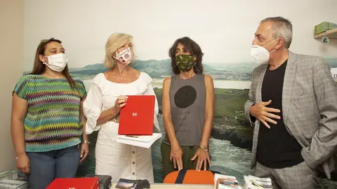 La consejera de Turismo, Marina Lomb&oacute;, inaugura la oficina de Turismo de Miengo