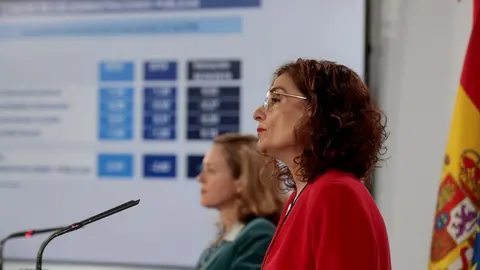 La ministra de Asuntos Econ&oacute;micos y de Transformaci&oacute;n Digital de Espa&ntilde;a, Nadia Calvi&ntilde;o, y la Ministra de Hacienda y portavoz del Gobierno, Mar&iacute;a Jes&uacute;s Montero