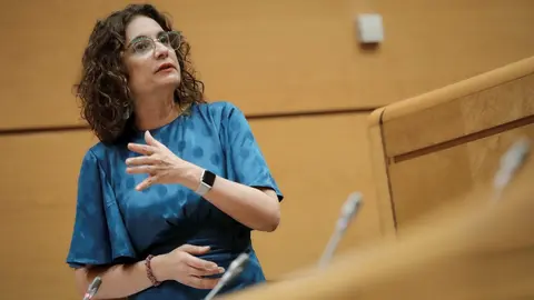 La portavoz del Gobierno y ministra de Hacienda, Mar&iacute;a Jes&uacute;s Montero, durante su intervenci&oacute;n en una sesi&oacute;n de control al Gobierno en el Senado, en Madrid (Espa&ntilde;a) a 14 de julio de 2020. Con este pleno, la C&aacute;mara Alta dar&aacute; por terminada su actividad parla