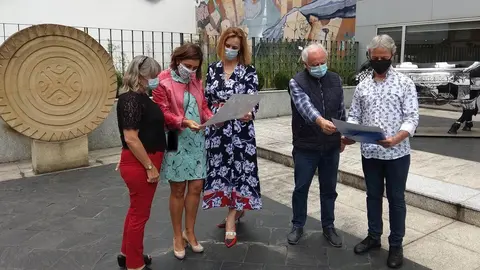 La consejera de Presidencia, Interior, Justicia y Acci&oacute;n Exterior, Paula Fern&aacute;ndez, recibe a representantes de la Asociaci&oacute;n por la Defensa de los Intereses de Cantabria (ADIC)