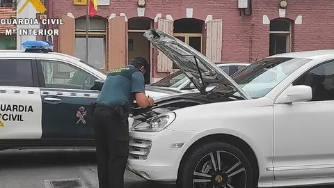 Nota De Prensa La Guardia Civil Detiene A Una Pareja Por Estafar A Dos Concesionarios De Coches