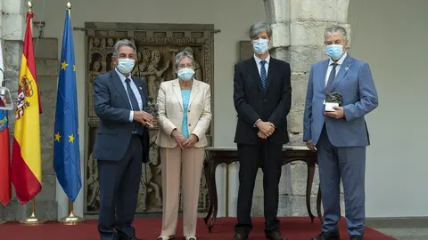Entrega del Premio Padre Menni a la sociedad c&aacute;ntabra
