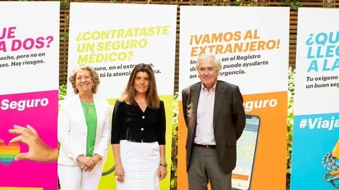 Presentaci&oacute;n de la edici&oacute;n de 2019 de la campa&ntilde;a Viaja Seguro, con la presidenta de Unespa, Pilar Gonz&aacute;lez de Frutos; la subsecretaria de Exteriores, &Aacute;ngeles Moreno Bau, y el presidente de la Federaci&oacute;n Madrile&ntilde;a de Monta&ntilde;ismo (FMM), Jos&eacute; Luis Rubayo.