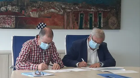 El Balonmano Pereda y Uneatl&aacute;ntico firman su convenio de colaboraci&oacute;n