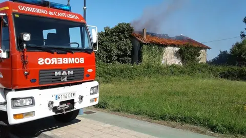 Bomberos en incendio Ambrosero