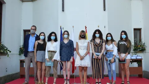 Homenaje del Ayuntamiento de Pi&eacute;lagos a seis alumnas sobresalientes