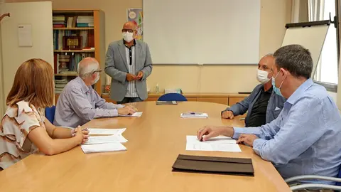 El consejero de Sanidad recibe al vicepresidente de SOCALMI y a la presidenta de SCMFYC