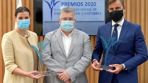 Entrega de premios del Colegio Oficial de Psicolog&iacute;a de Cantabria al Ayuntamiento de Santander y La Caixa