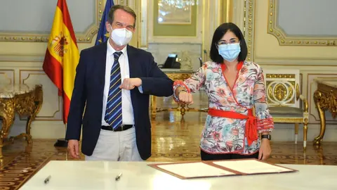 El presidente de la FEMP, Abel Caballero, y la ministra de Pol&iacute;tica Territorial y Funci&oacute;n P&uacute;blica, Carolina Darias.