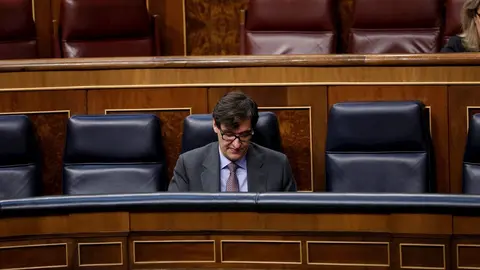 El ministro de Sanidad, Salvador Illa, en el Congreso de los Diputados durante una sesi&oacute;n plenaria en la que adem&aacute;s se debate el Decreto Ley 21/2020, o decreto de la &lsquo;nueva normalidad&rsquo;, que rige en Espa&ntilde;a desde el t&eacute;rmino del estado de alarma, en Madrid (