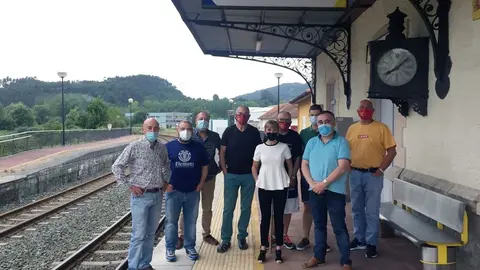 Miembros del PRC en la estaci&oacute;n de Marr&oacute;n