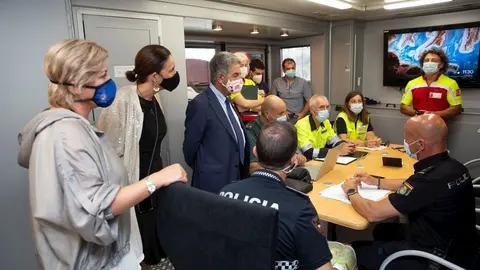 El presidente de Cantabria y la consejera de Presidencia e Interior acuden al simulacro de escape qu&iacute;mico en Solvay