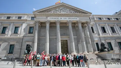 Pedro Casares con afectados por el ERE de Digitex