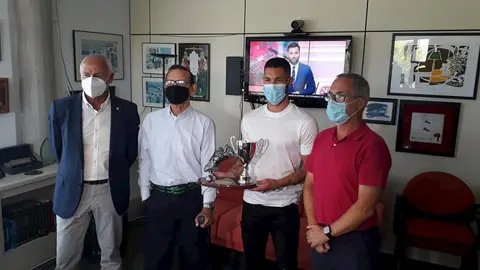 Entrega del Trofeo Chisco a &Aacute;lvaro Cejudo