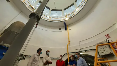 El alcalde y el concejal responsable de Aguas Torrelavega visitan el dep&oacute;sito de agua de Tanos tras las obras