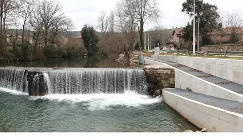Presa de Revolvo en el r&iacute;o Miera