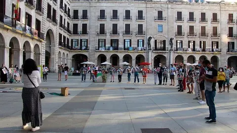 Concentraci&oacute;n celebrada en la Plaza Porticada en recuerdo de los ni&ntilde;os saharauis