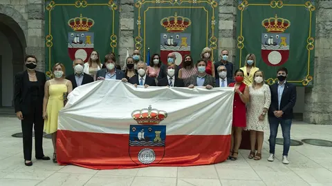 Entrega de la Bandera de Cantabria que se iza el D&iacute;a de las Instituciones