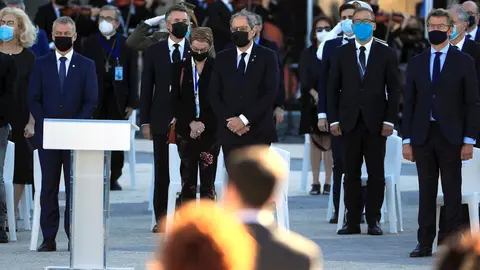 El lehendakari, &Iacute;&ntilde;igo Urkullu (i), el president de la Generalitat, Quim Torra (c) y el presidente de la Xunta, Alberto N&uacute;&ntilde;ez Feij&oacute;o (d) asisten al homenaje de Estado a las v&iacute;ctimas de la pandemia de coronavirus.