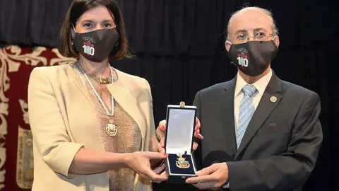 Entrega de la Medalla de Oro de Santander al Centro Gallego