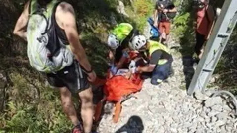 Evacuaci&oacute;n de una senderista en Urd&oacute;n