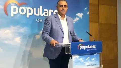 El diputado del PP en el Parlamento de Cantabria Roberto Media