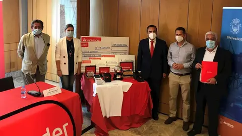 Presentaci&oacute;n Trofeo Bolos Campeones Banco Santander