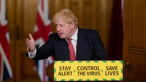 Boris Johnson en una rueda de prensa sobre el coronavirus en Londres
