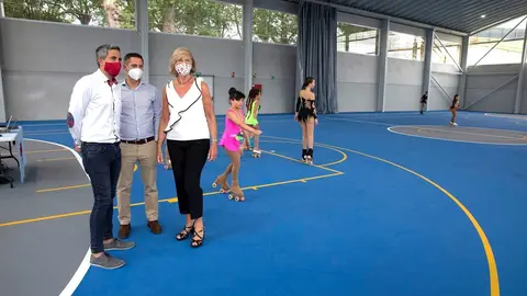Pablo Zuloaga y Marina Lomb&oacute; inauguran el pabell&oacute;n polideportivo de Villasevil