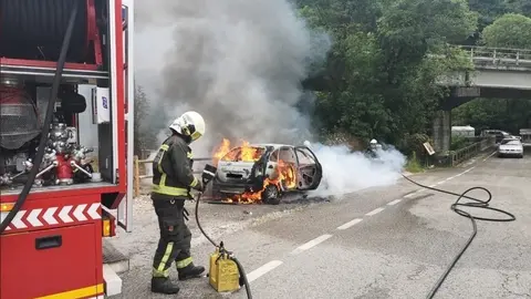 Incendio de un veh&iacute;culo en Sili&oacute;