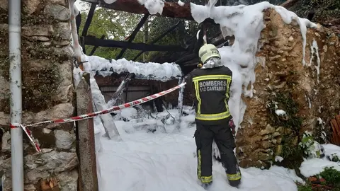 Incendio en cobertizo de Lamadrid