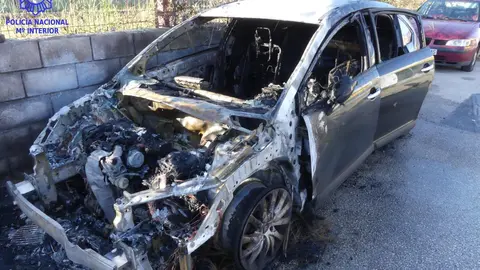 EuropaPress_3257342_vehiculos_incendiados_torrelavega