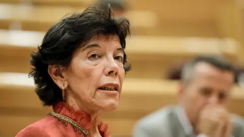 La ministra de Educaci&oacute;n y Formaci&oacute;n Profesional, Isabel Cela&aacute;, durante su intervenci&oacute;n en una sesi&oacute;n de control al Gobierno en el Senado, en Madrid (Espa&ntilde;a) a 14 de julio de 2020. Con este pleno, la C&aacute;mara Alta dar&aacute; por terminada su actividad parlamentar