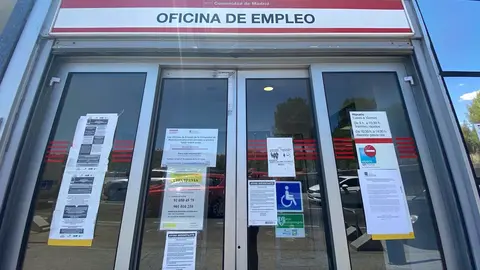 Entrada a una oficina del SEPE en Madrid