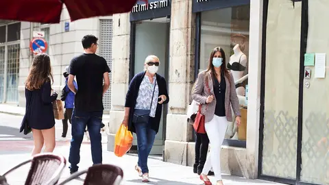 Transe&uacute;ntes pasean por calles de Santander