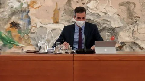El presidente del Gobierno, Pedro S&aacute;nchez, preside la reuni&oacute;n del Consejo de Ministros en Moncloa, en Madrid (Espa&ntilde;a), a 4 de agosto de 2020