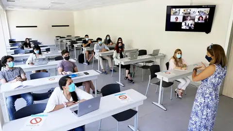 Aula de "doble presencialidad" en la Universidad CEU San Pablo