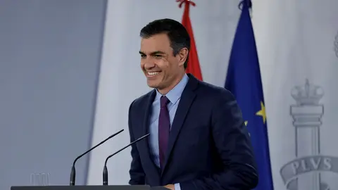 El presidente del Gobierno, Pedro S&aacute;nchez, ofrece la &uacute;ltima rueda de prensa  posterior a la reuni&oacute;n del Consejo de Ministros y antes de las vacaciones, en Moncloa, en Madrid (Espa&ntilde;a), a 4 de agosto de 2020