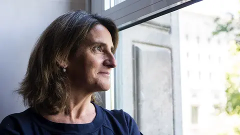 La vicepresidenta cuarta del Gobierno y ministra para la Transici&oacute;n Ecol&oacute;gica, Teresa Ribera, posa tras una entrevista con Europa Press en la sede del Ministerio, en Madrid (Espa&ntilde;a) a 4 de agosto de 2020.