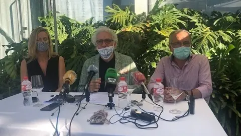 Representantes de la AEHC en la rueda de prensa
