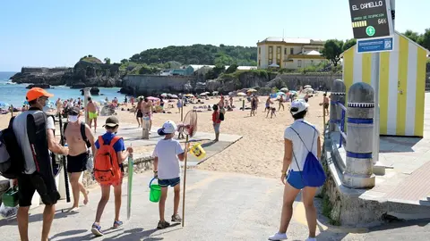 Control de aforos en las playas de Santander
